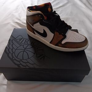 Jordan 1 Mid SE Orange Wear Away Size 12 New